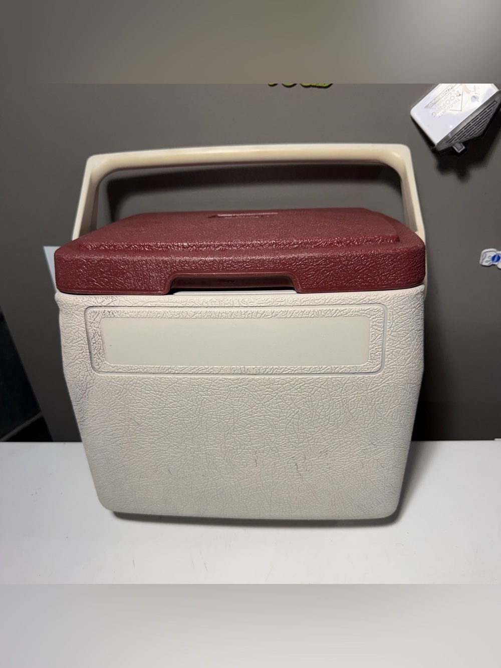 Coleman Personal 8 Cooler w/maroon lid and off white Body